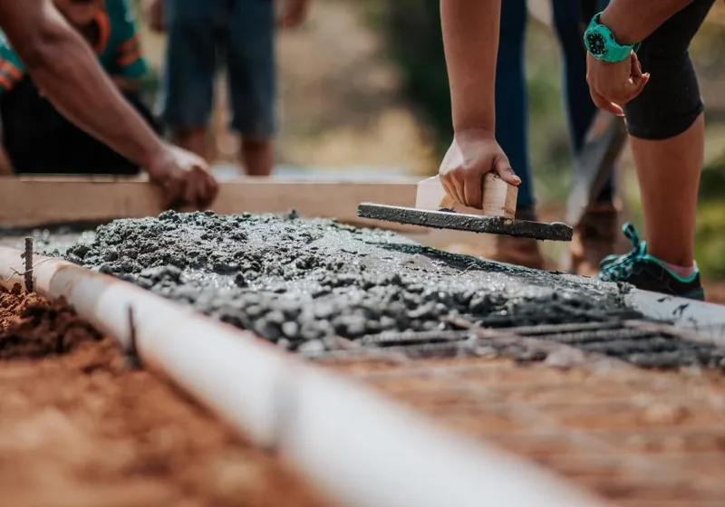 Betonacél-szerelő — szakember betonacélhálót szerel vasbeton szerkezethez